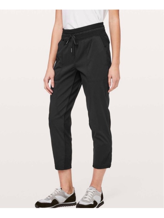 Lululemon Pants - Women's Lululemon Dance Studio Crop Pants Size 4 Black